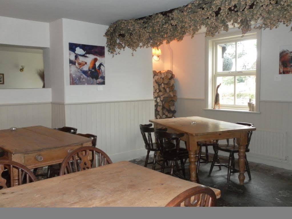 The Chetnole Inn Eksteriør bilde