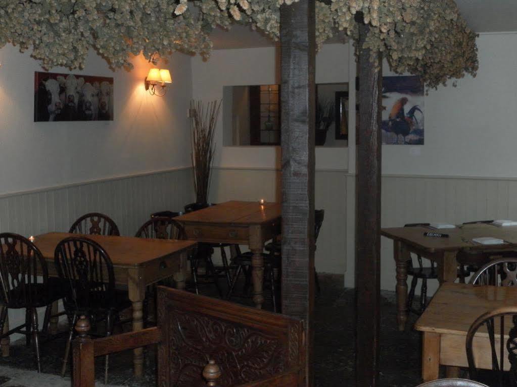 The Chetnole Inn Eksteriør bilde